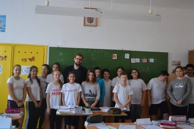 Student Ivan Godinic sa svojim ucenicima